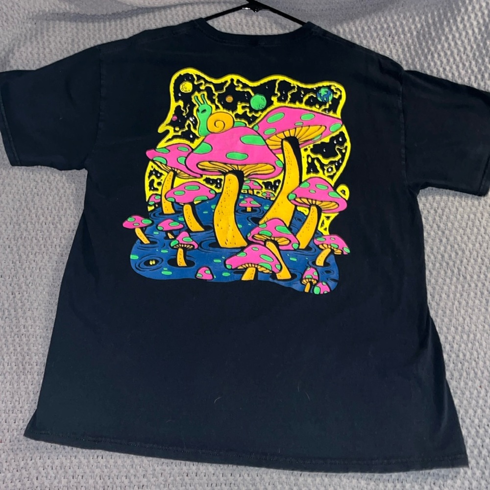 Alab mushroom t-shirt, size large, black